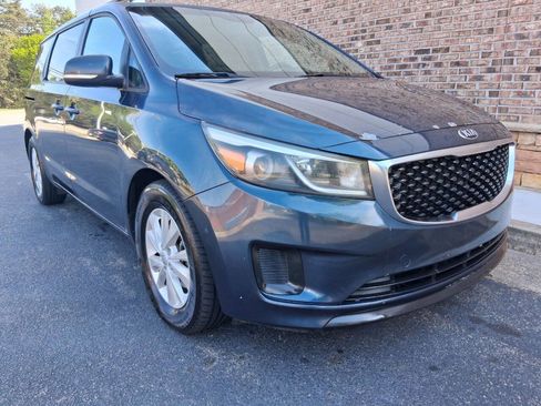 Used 2017 Kia Sedona LX image 7