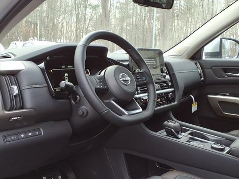 New 2025 Nissan Pathfinder Platinum w/ Cargo Package image 8