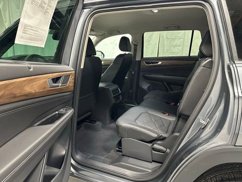 Used 2025 Volkswagen Atlas SE image 46