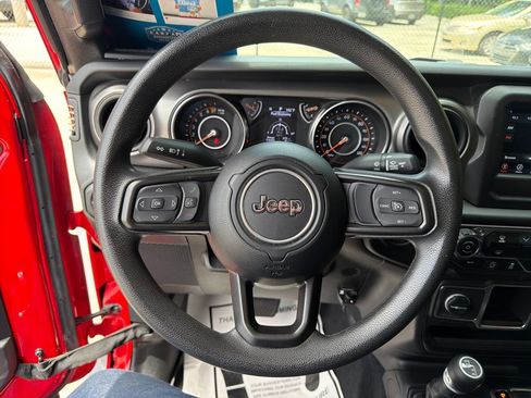 Used 2023 Jeep Gladiator Sport AWD/4WD image 16
