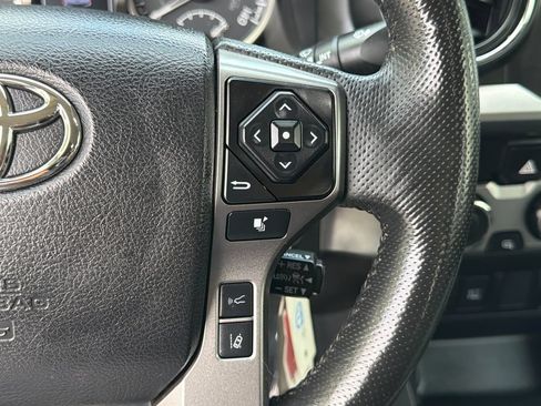 Used 2022 Toyota Tacoma SR5 AWD/4WD image 24
