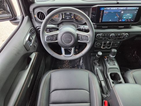 Used 2024 Jeep Wrangler Unlimited Sahara w/ Technology Group AWD/4WD image 4
