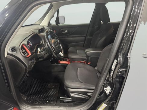 Used 2019 Jeep Renegade Trailhawk image 9