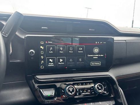 Used 2024 GMC Sierra 2500 AT4 w/ Technology Package image 9