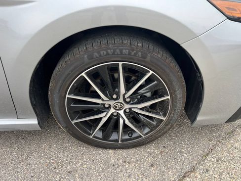 Used 2024 Toyota Camry SE FWD image 12