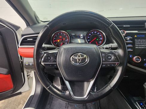 Used 2018 Toyota Camry XSE image 13