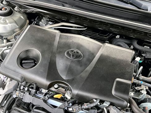 Used 2021 Toyota Camry LE image 29