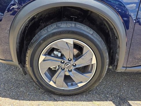 Used 2025 Nissan Rogue SV FWD image 25