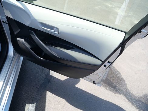 Used 2021 Toyota Corolla LE FWD image 29