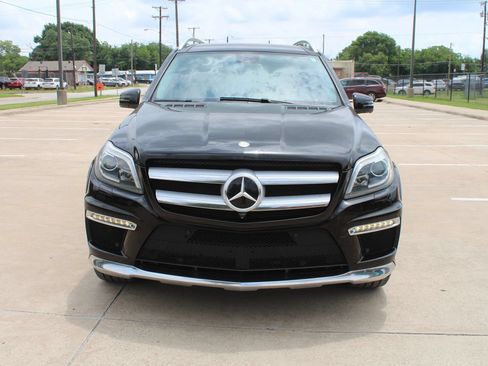 Used 2014 Mercedes-Benz GL 550 4MATIC w/ Driver Assistance Package image 2