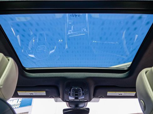 Used 2023 Audi e-tron Premium w/ Convenience Plus Package image 17