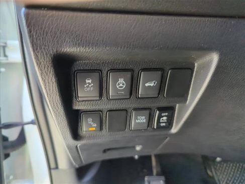 Used 2018 Nissan Pathfinder SL w/ Midnight Edition Package AWD/4WD image 15