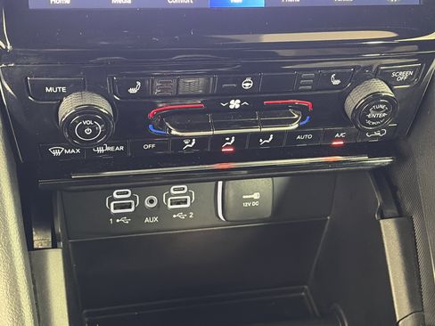 Used 2025 Jeep Grand Cherokee L Limited w/ Black Appearance Package image 25