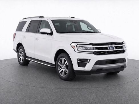 Used 2022 Ford Expedition Limited RWD image 2
