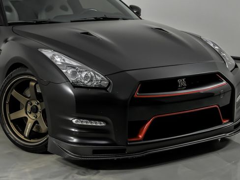 Used 2012 Nissan GT-R Premium image 3