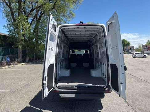 Used 2024 Mercedes-Benz Sprinter 3500 image 26
