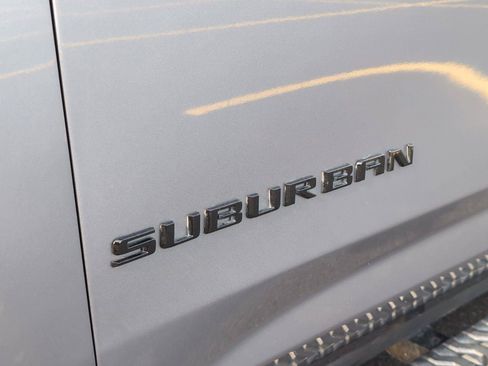 Used 2021 Chevrolet Suburban Z71 w/ Z71 Signature Package AWD/4WD image 10