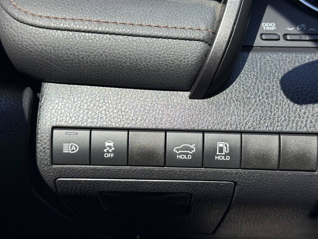 Used 2020 Toyota Camry LE w/ Fleet Convenience Package FWD image 27