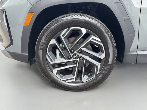 Used 2025 Hyundai Tucson Limited AWD/4WD image 32