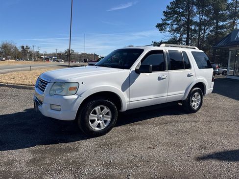 Used 2010 Ford Explorer XLT image 3