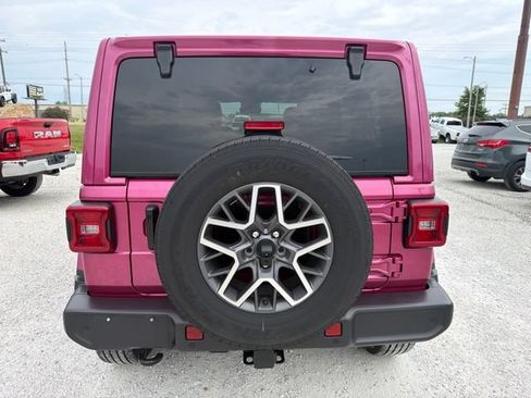 Used 2024 Jeep Wrangler Unlimited Sahara w/ Technology Group AWD/4WD image 7