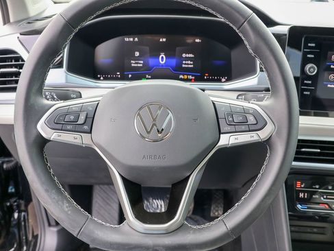 Certified 2025 Volkswagen Taos SE image 19