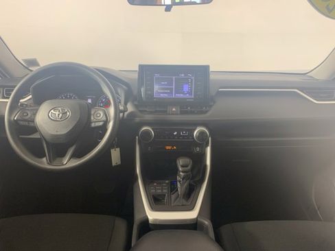 Used 2021 Toyota RAV4 LE image 11