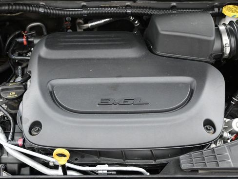 Used 2025 Chrysler Pacifica Select FWD image 43