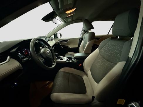Used 2021 Toyota RAV4 XLE image 20