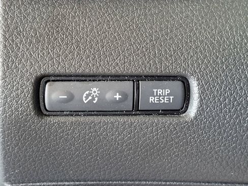 Certified 2018 Nissan Rogue SL FWD image 8