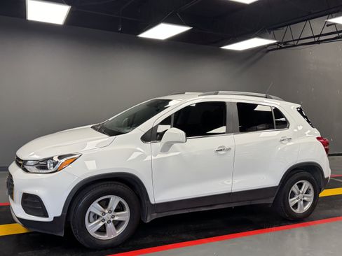 Used 2020 Chevrolet Trax LT w/ Driver Confidence Package image 2