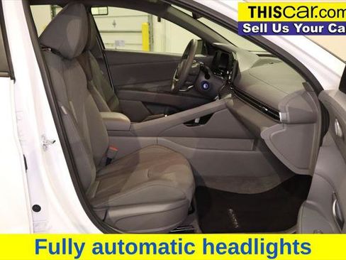 Used 2024 Hyundai Elantra SE FWD image 14