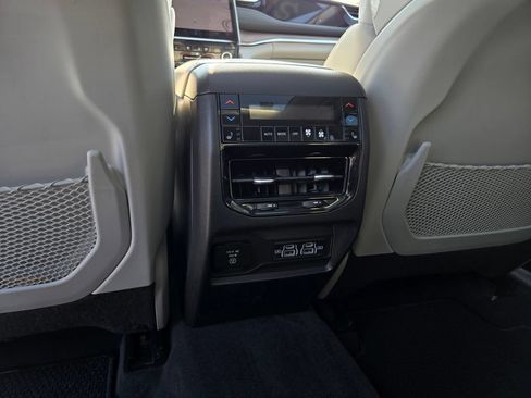 Used 2022 Jeep Grand Cherokee Summit w/ Advanced Protech Group IV AWD/4WD image 32