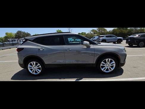 Used 2021 Chevrolet Blazer LT w/ Sound & Technology Package FWD image 2