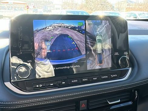 Used 2023 Nissan Rogue Platinum image 17