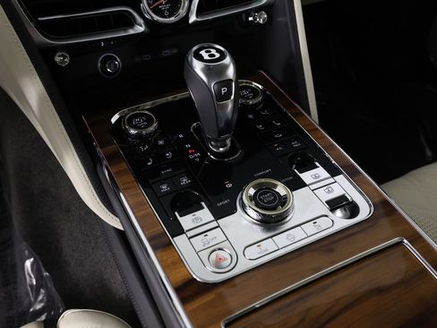 New 2026 Bentley Flying Spur Plug-In Hybrid image 20