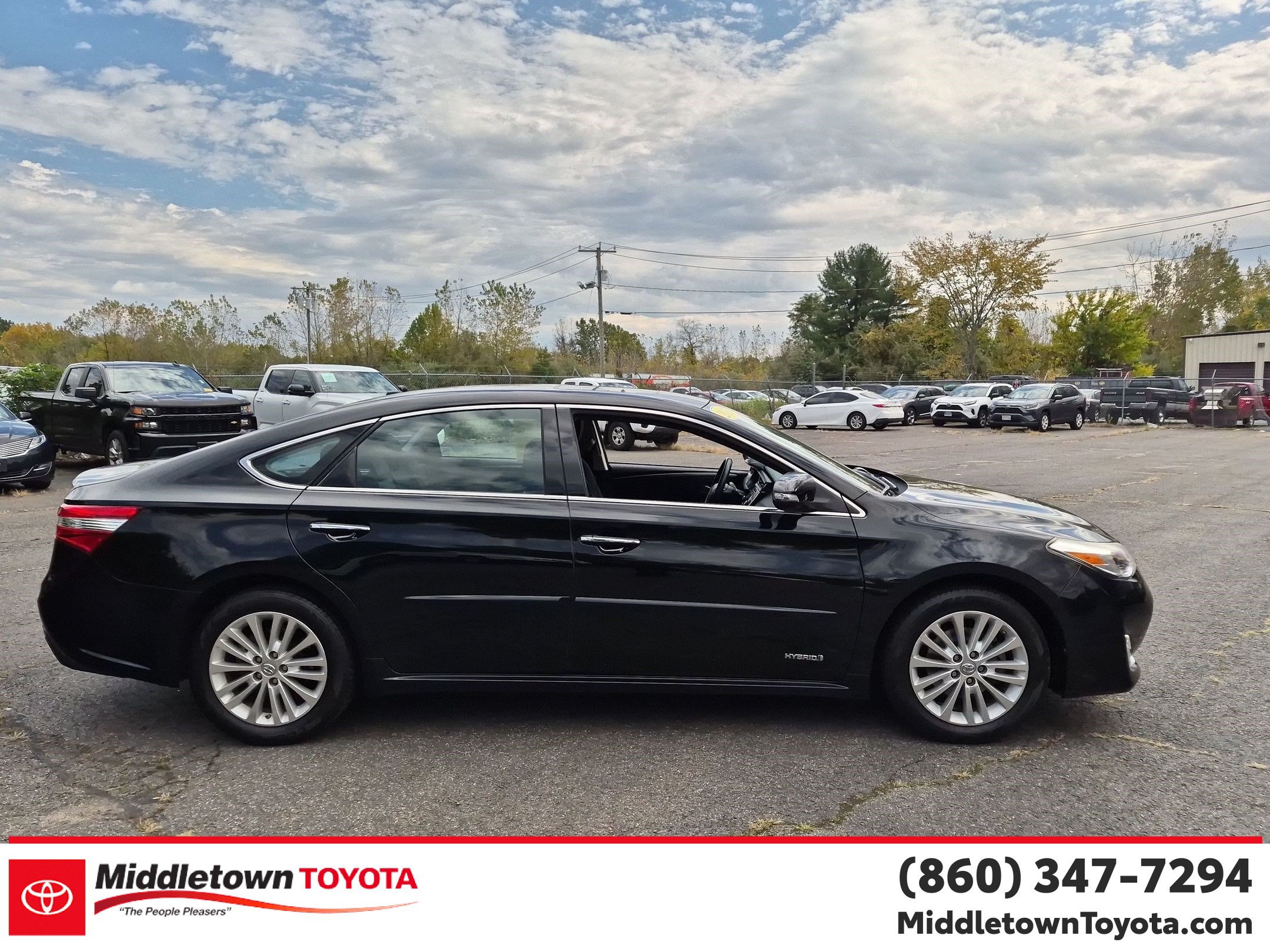 Used 2015 Toyota Avalon XLE Touring FWD image 2