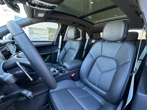 New 2026 Porsche Macan AWD/4WD image 5