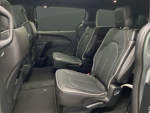 New 2026 Chrysler Pacifica Limited w/ S Appearance Package AWD/4WD image 33