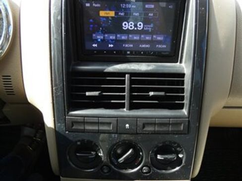 Used 2010 Ford Explorer Sport Trac XLT image 32