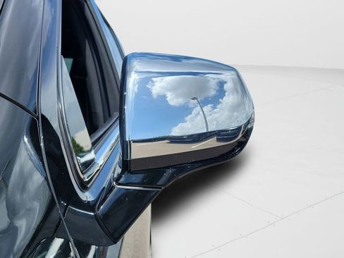 Used 2023 Chevrolet Suburban Premier image 26