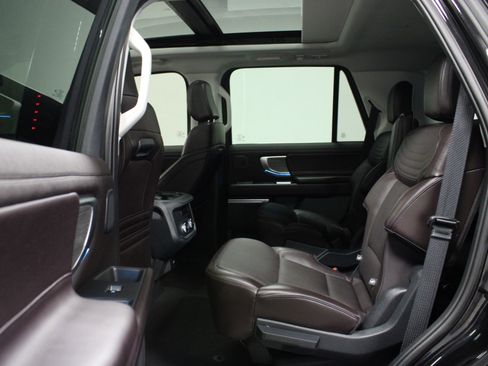 Used 2025 Ford Expedition Platinum w/ Platinum Ultimate Package AWD/4WD image 13