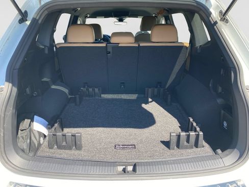 Used 2023 Volkswagen Tiguan SE AWD/4WD image 14
