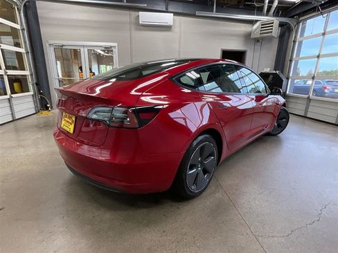 Used 2022 Tesla Model 3 Standard Range RWD image 5
