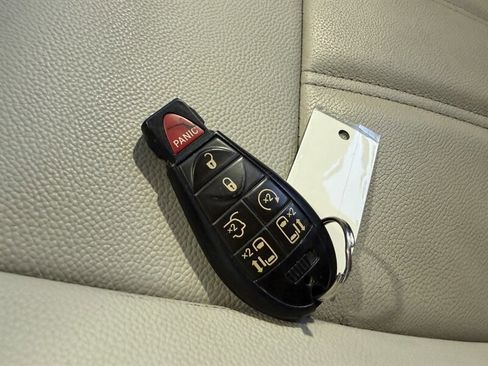 Used 2015 Chrysler Town & Country Touring w/ Driver Convenience Group FWD image 29