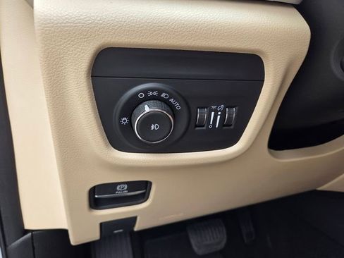 Certified 2024 Jeep Grand Cherokee Limited w/ Luxury Tech Group II AWD/4WD image 24