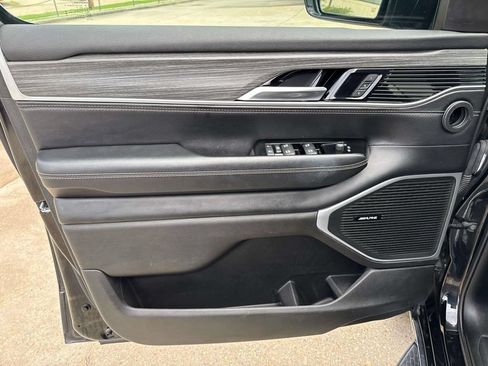 Used 2024 Jeep Wagoneer L Series III w/ Flexible Seating Group AWD/4WD image 18