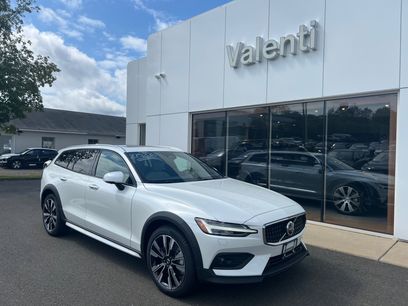 New 2026 Volvo V60 B5 Cross Country Ultra w/ Protection Package Premier