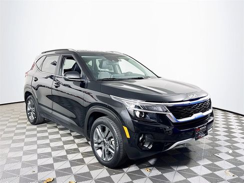 Used 2023 Kia Seltos S w/ Navigation Package image 1