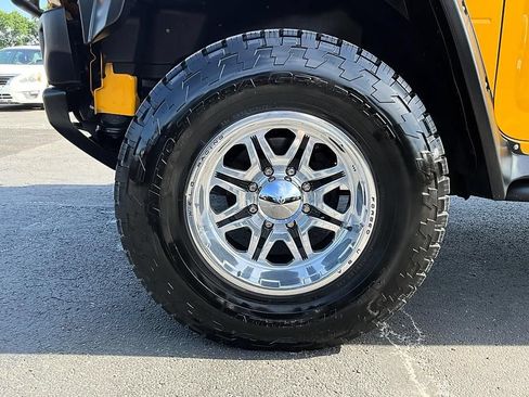 Used 2004 HUMMER H2 w/ Preferred Equipment Group AWD/4WD image 12